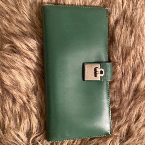 Salvatore Ferragamo green wallet - Picture 1 of 6